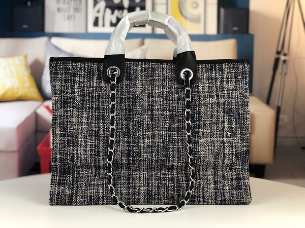 シャネルバッグ背面デザイン